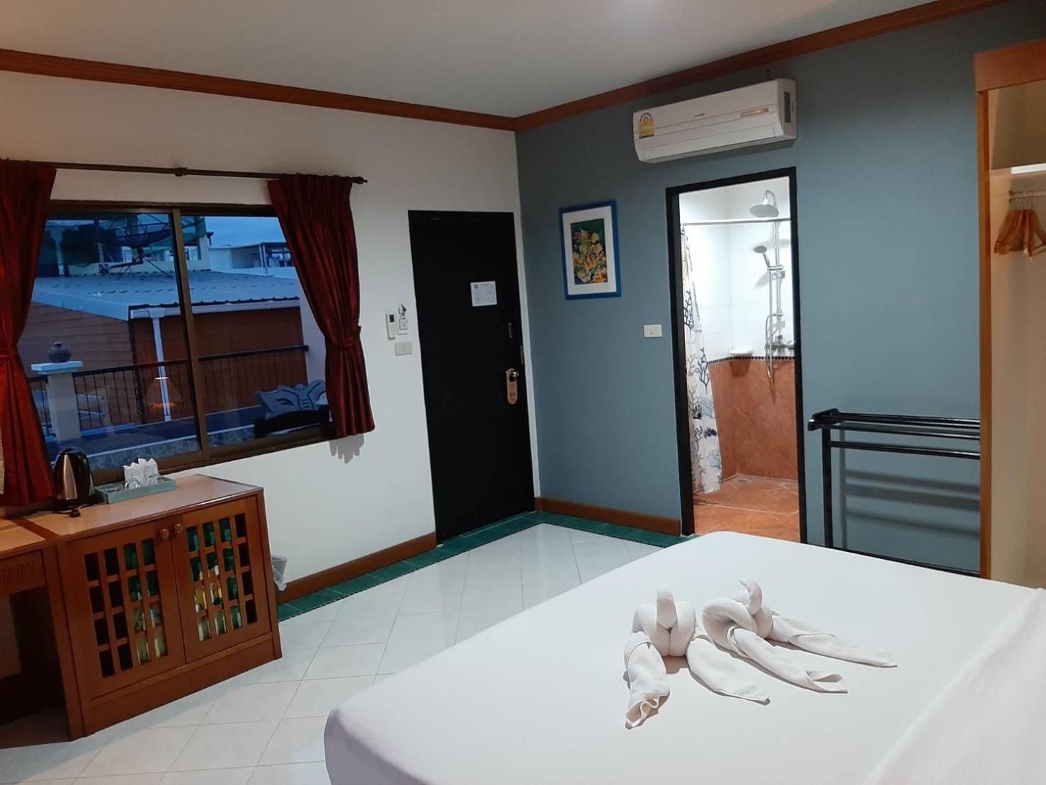 Sea Front Home Hotel - Patong Beach Exterior foto