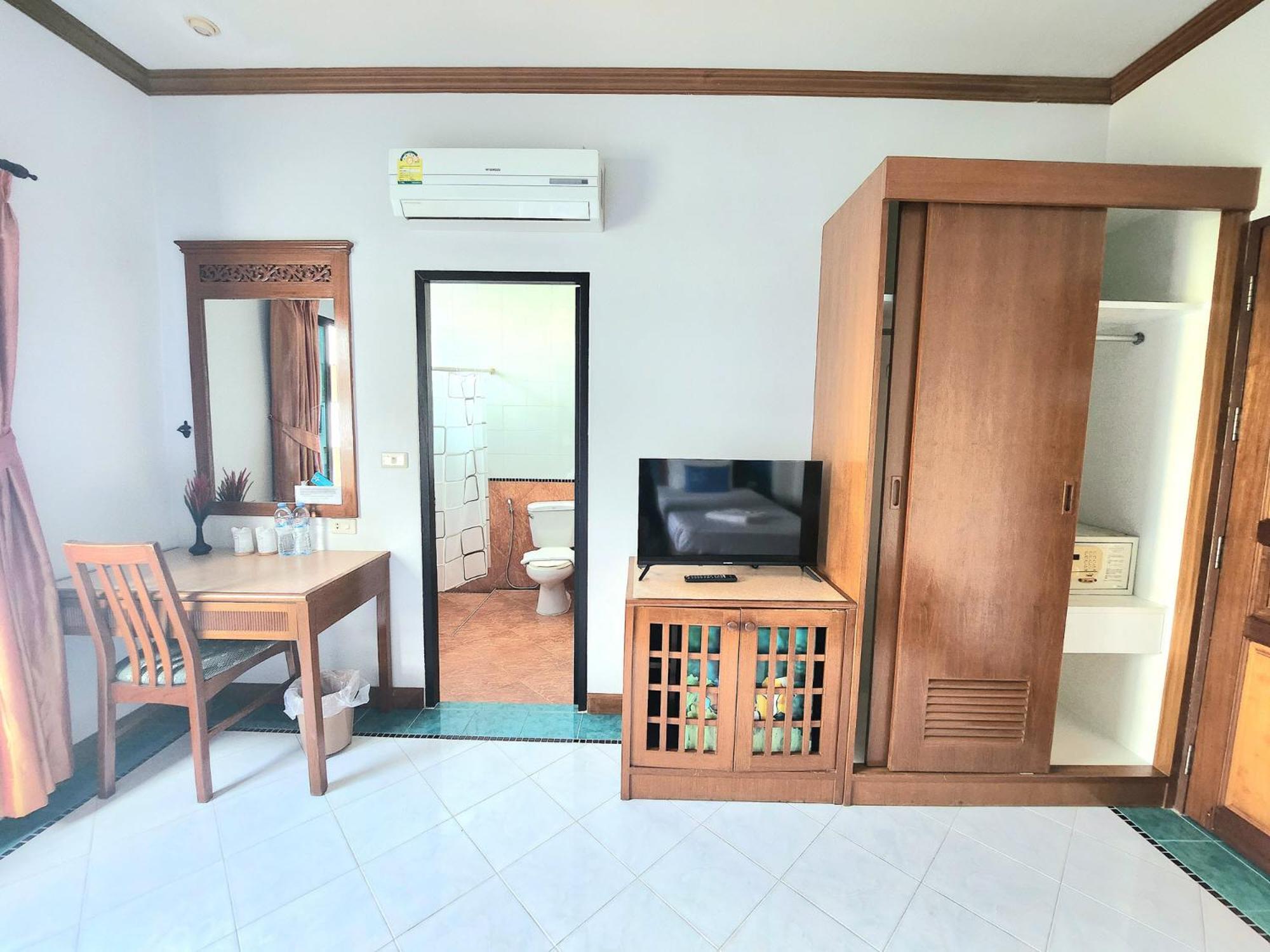 Sea Front Home Hotel - Patong Beach Exterior foto