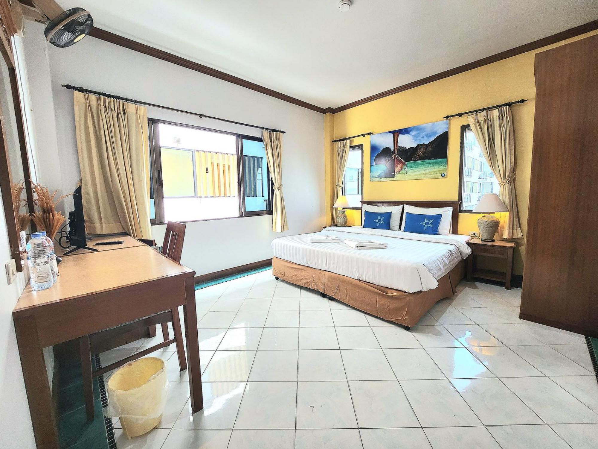 Sea Front Home Hotel - Patong Beach Exterior foto